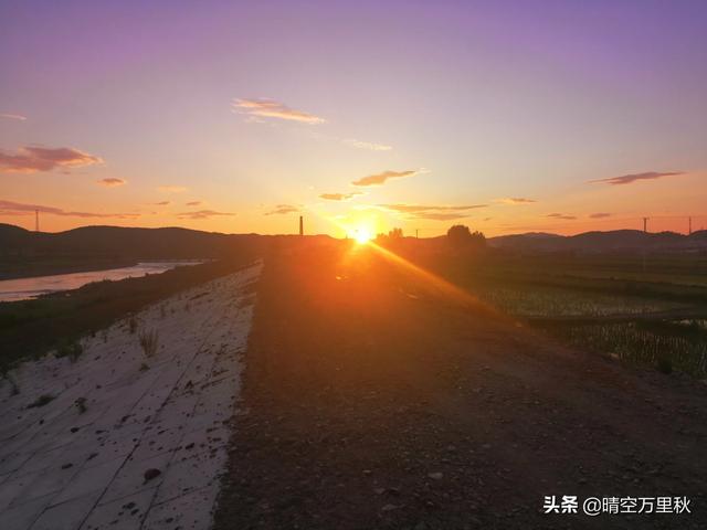 小学生经典诗词朗诵名篇（小学生经典诗词朗诵一等奖视频个人）
